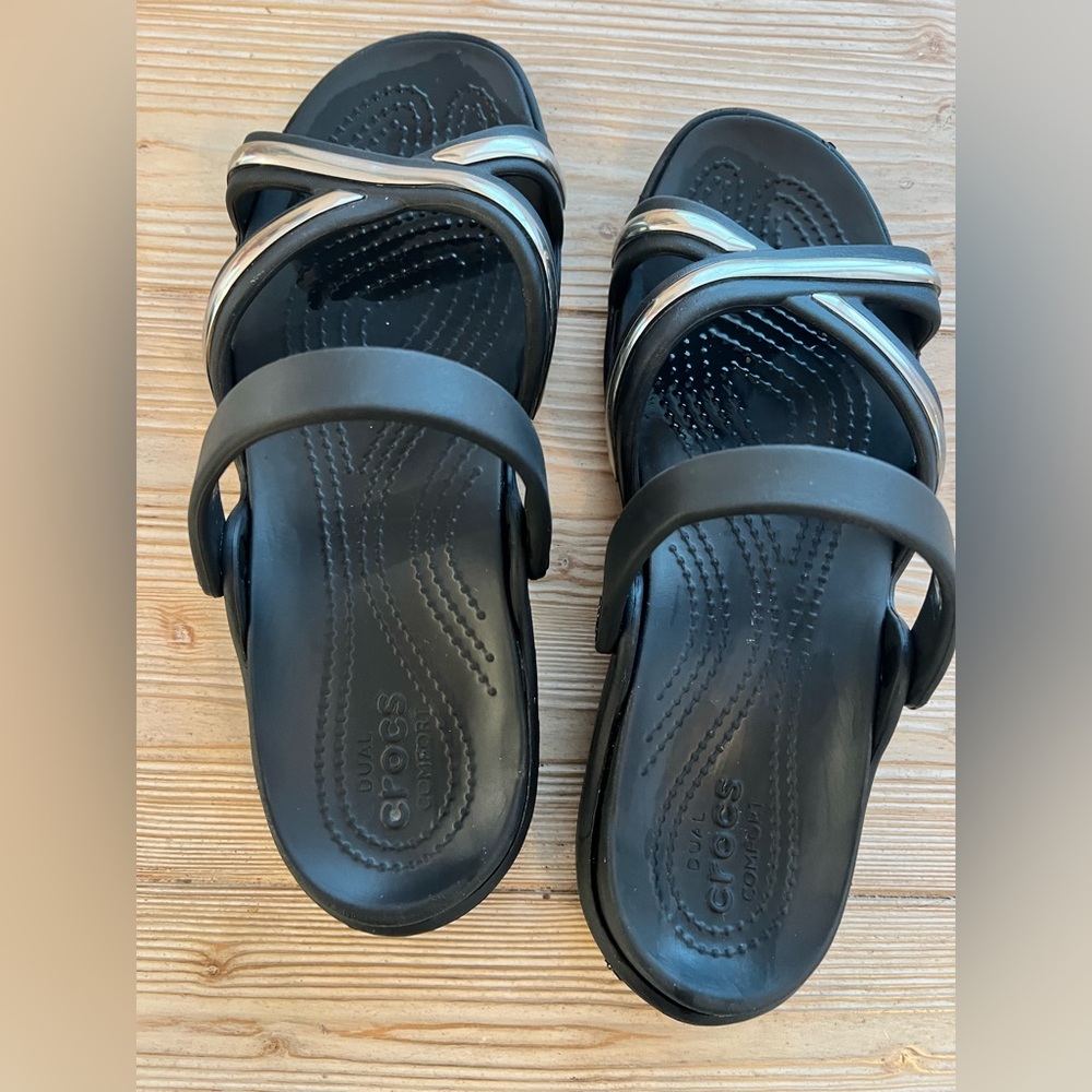 Crocs Women’s Size 9 Black Metallic Strap Slingback Sandals Dual Comfort - Picture 4 of 4